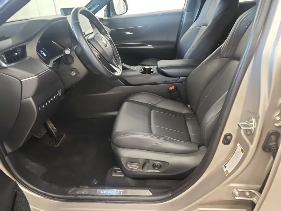 Toyota Venza LIMITED 2024