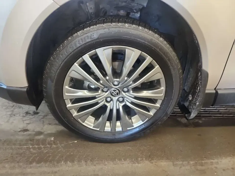 Toyota Venza LIMITED 2024