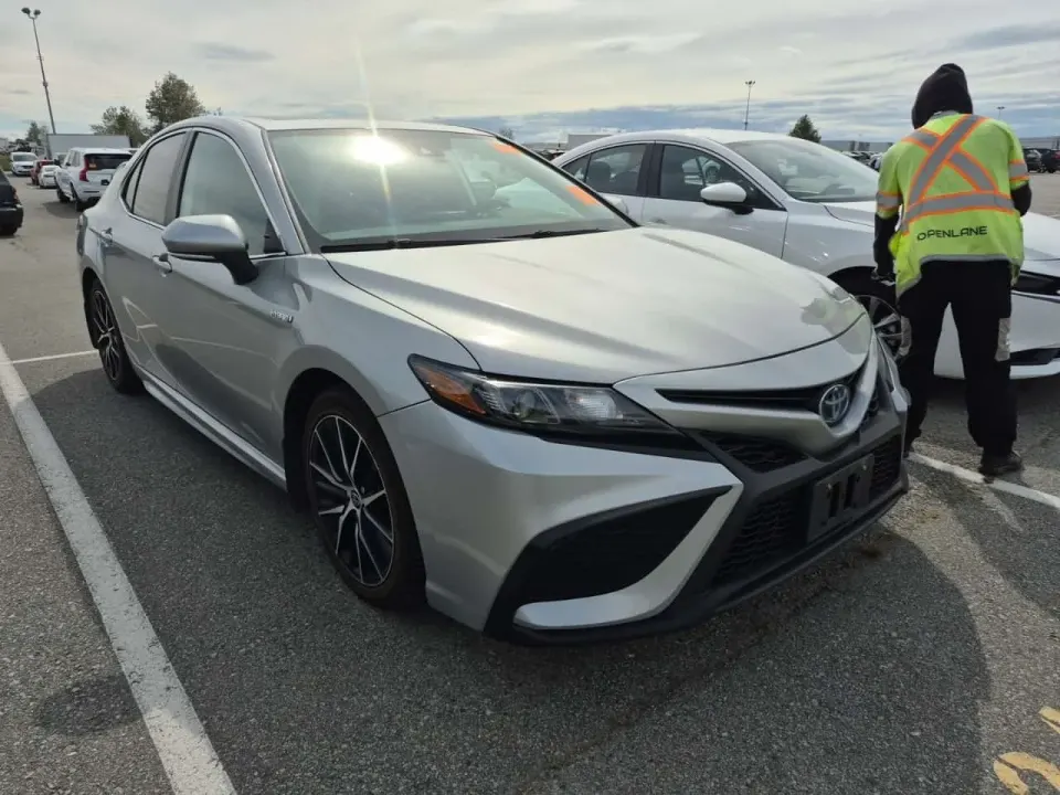 Toyota Camry HYBRID SE 2021