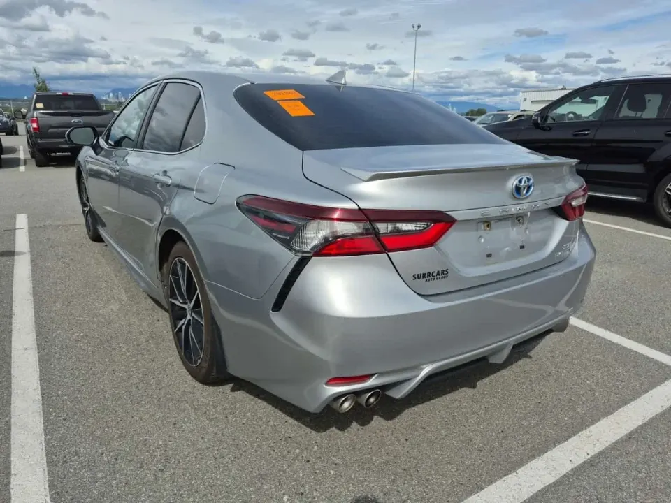 Toyota Camry HYBRID SE 2021