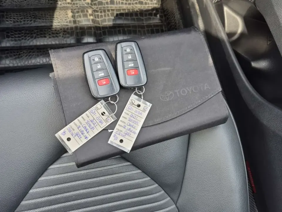 Toyota Camry HYBRID SE 2021