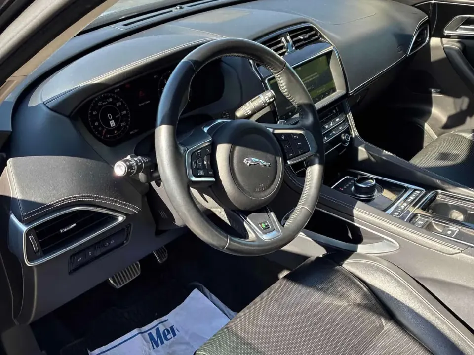 Jaguar F-PACE 25t R-Sport 2019