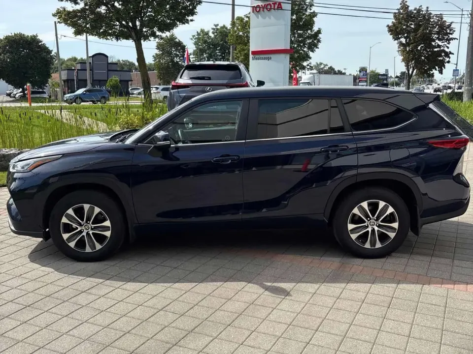Toyota Highlander AWD 2023