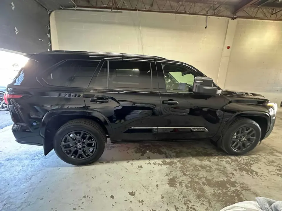Toyota Sequoia Platinum 4WD 2026