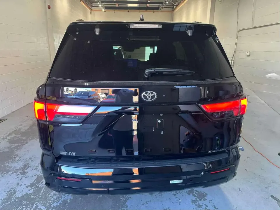 Toyota Sequoia Platinum 4WD 2026