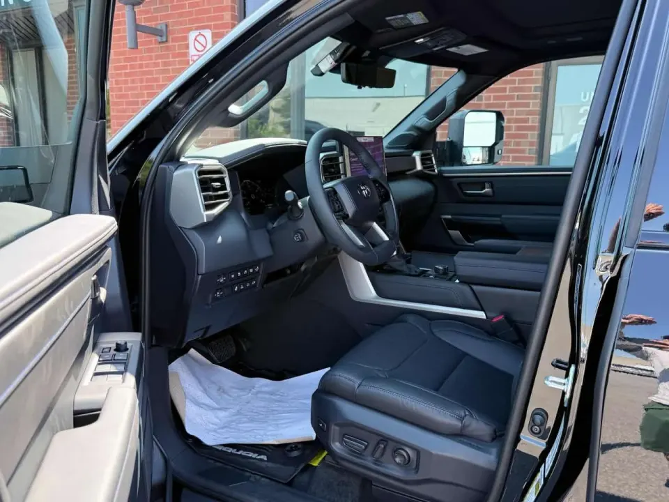 Toyota Sequoia Platinum 4WD 2026