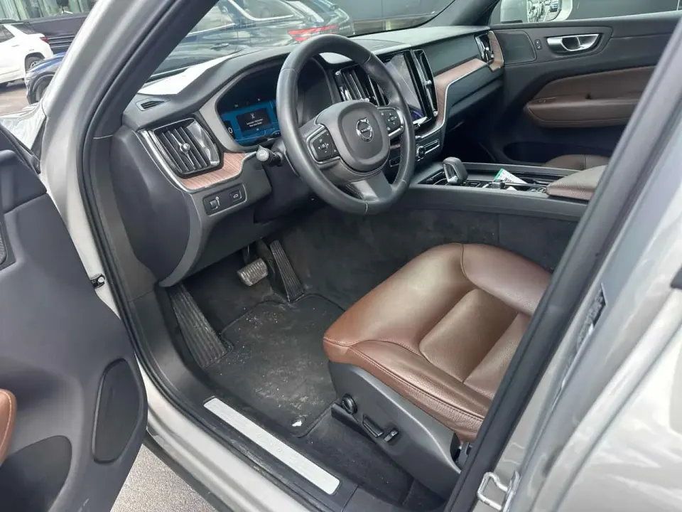 Volvo XC60 Momentum 2022