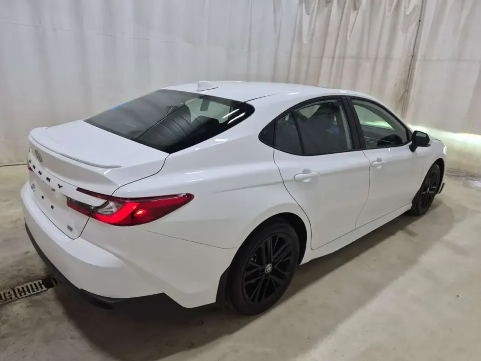 Toyota Camry SE UPGRADE 2026