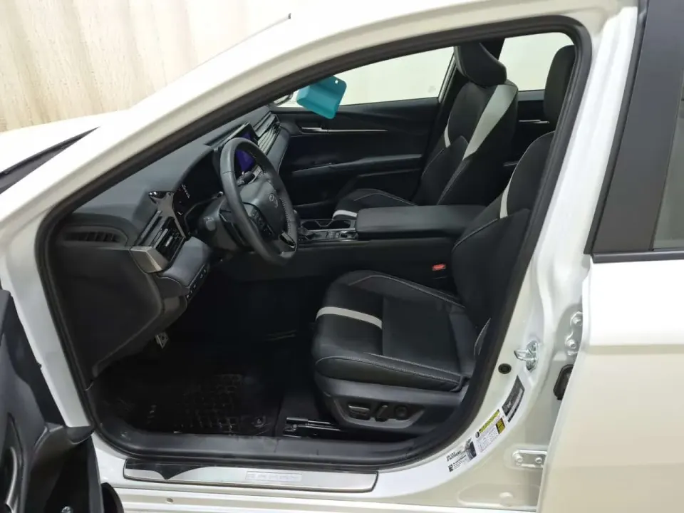 Toyota Camry SE UPGRADE 2026