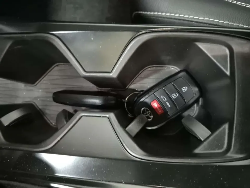 Toyota Camry SE UPGRADE 2026