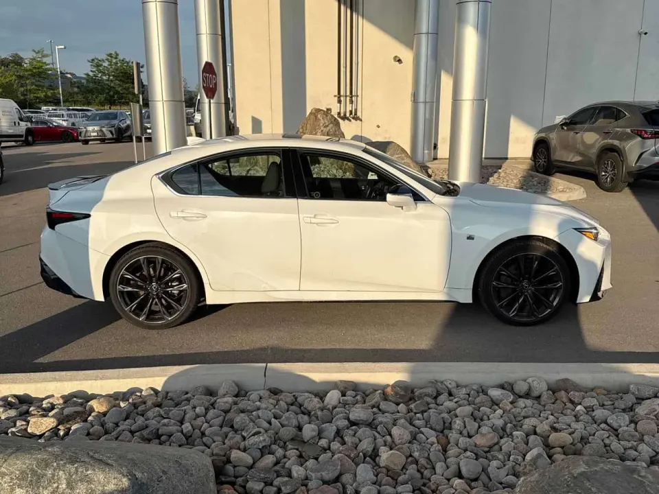 Lexus IS 300 AWD 2024