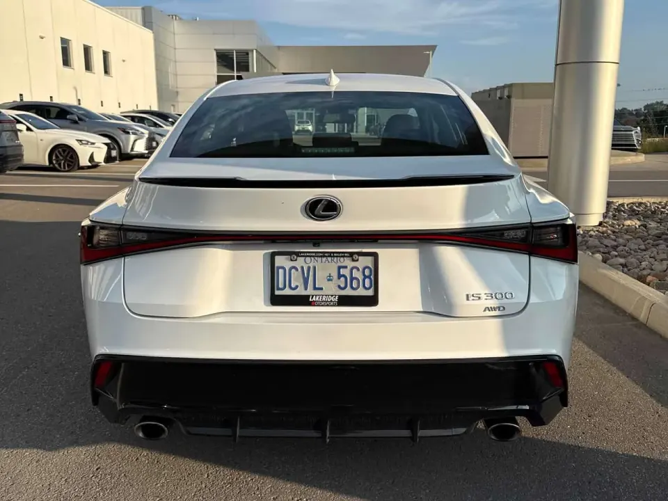Lexus IS 300 AWD 2024