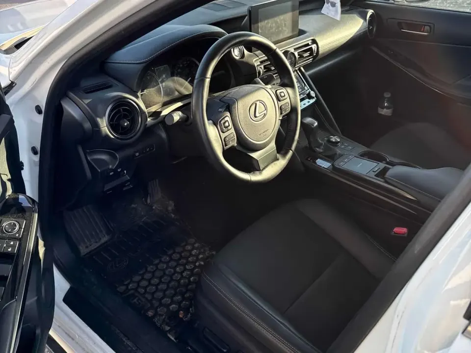 Lexus IS 300 AWD 2024