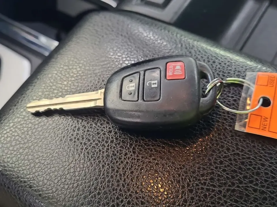 Toyota Tundra SR5 PLUS CREW CAB SHORT BED 2018