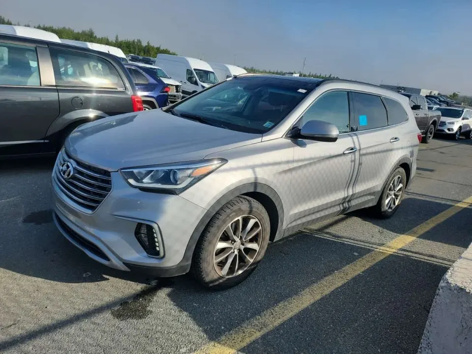 Hyundai Santa fe Awd 4dr W/6-passenger Luxury 2017