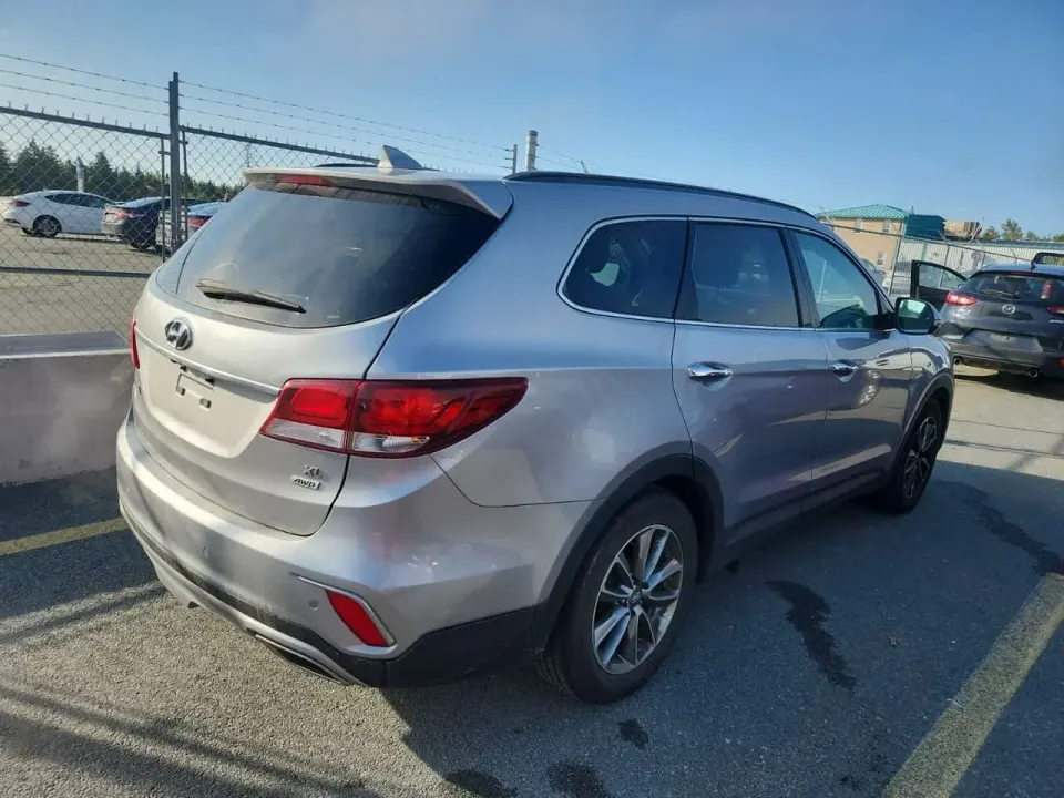 Hyundai Santa fe Awd 4dr W/6-passenger Luxury 2017