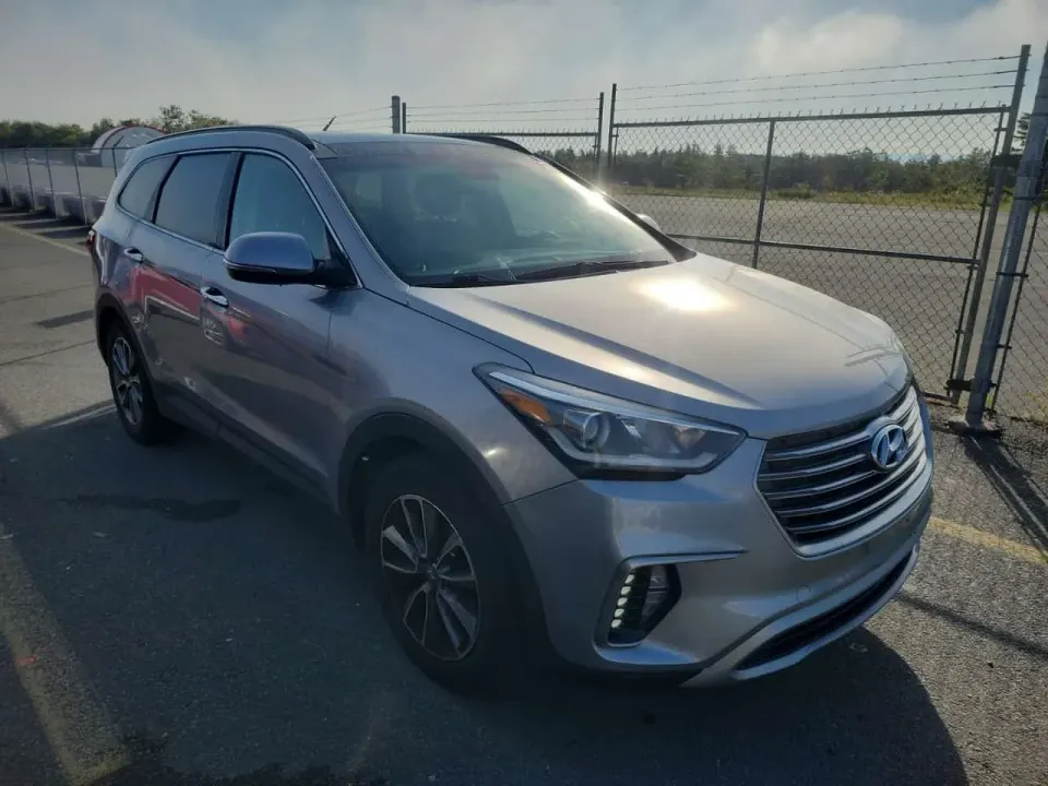 Hyundai Santa fe Awd 4dr W/6-passenger Luxury 2017