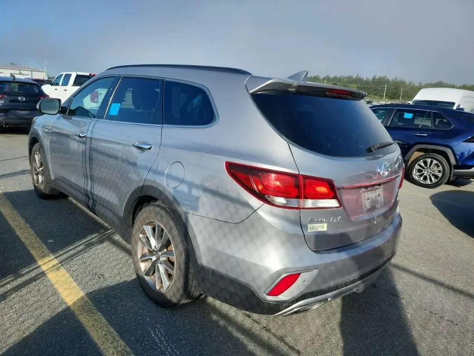 Hyundai Santa fe Awd 4dr W/6-passenger Luxury 2017