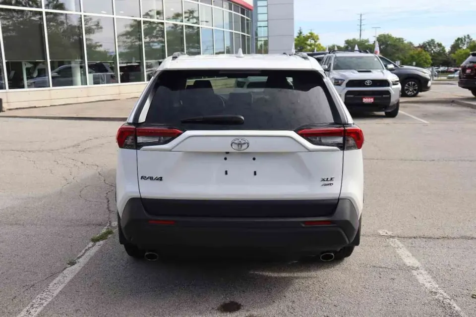 Toyota Rav4 XLE 2025