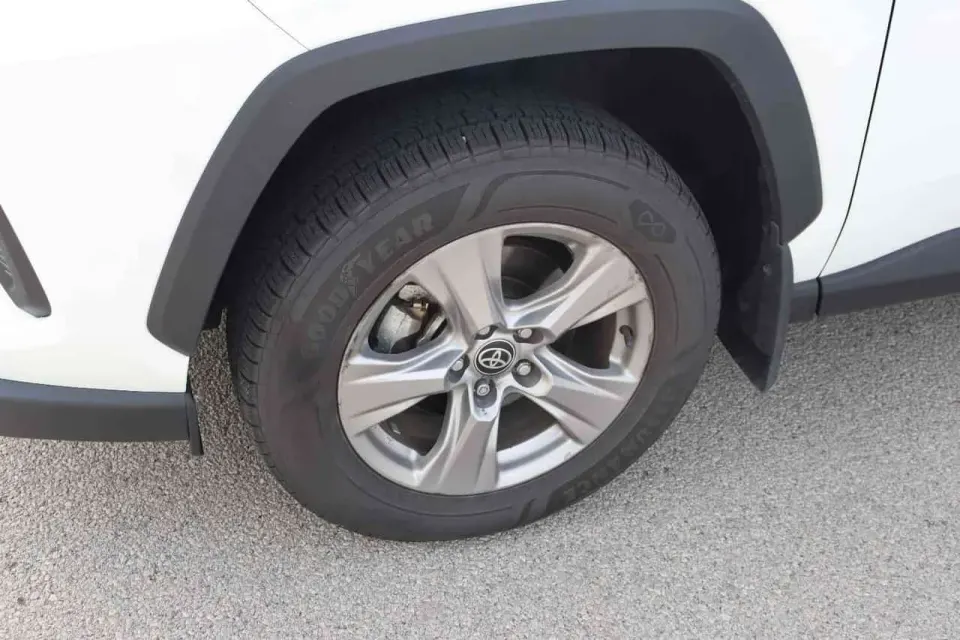Toyota Rav4 XLE 2025