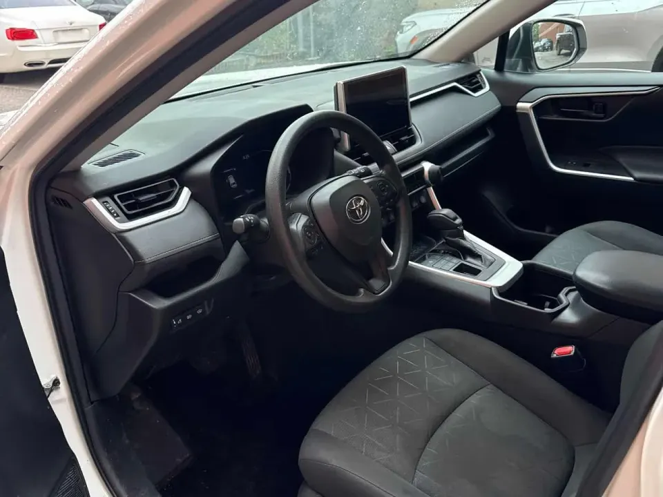 Toyota Rav4 LE AWD 2024