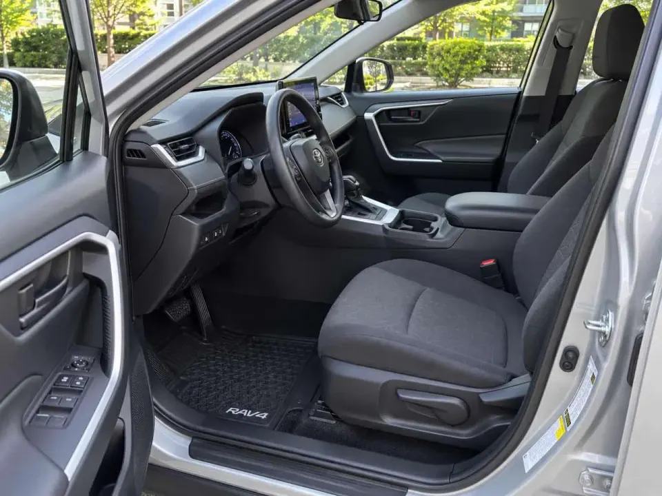 Toyota Rav4 LE AWD 2023