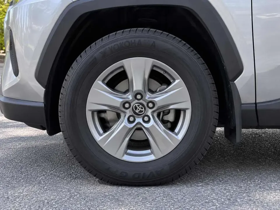 Toyota Rav4 LE AWD 2023