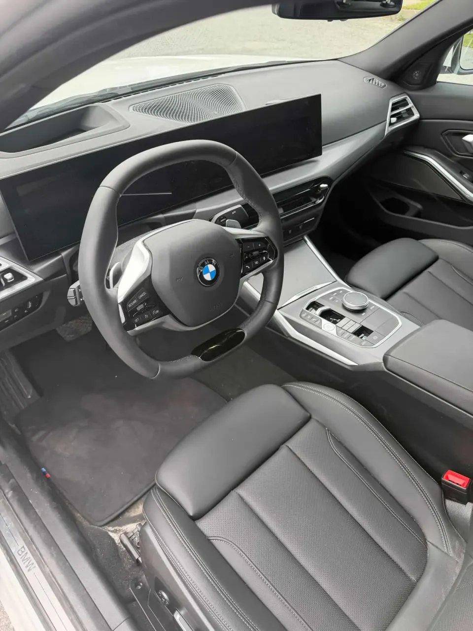 BMW 330i xDrive 2025