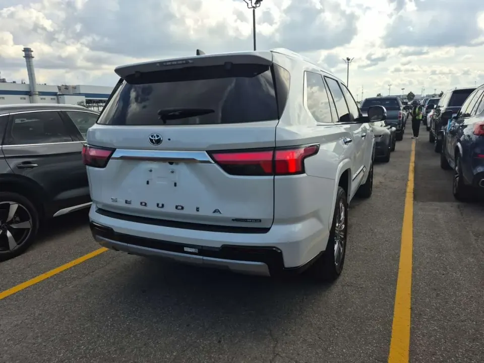 Toyota Sequoia PLATINUM 2025