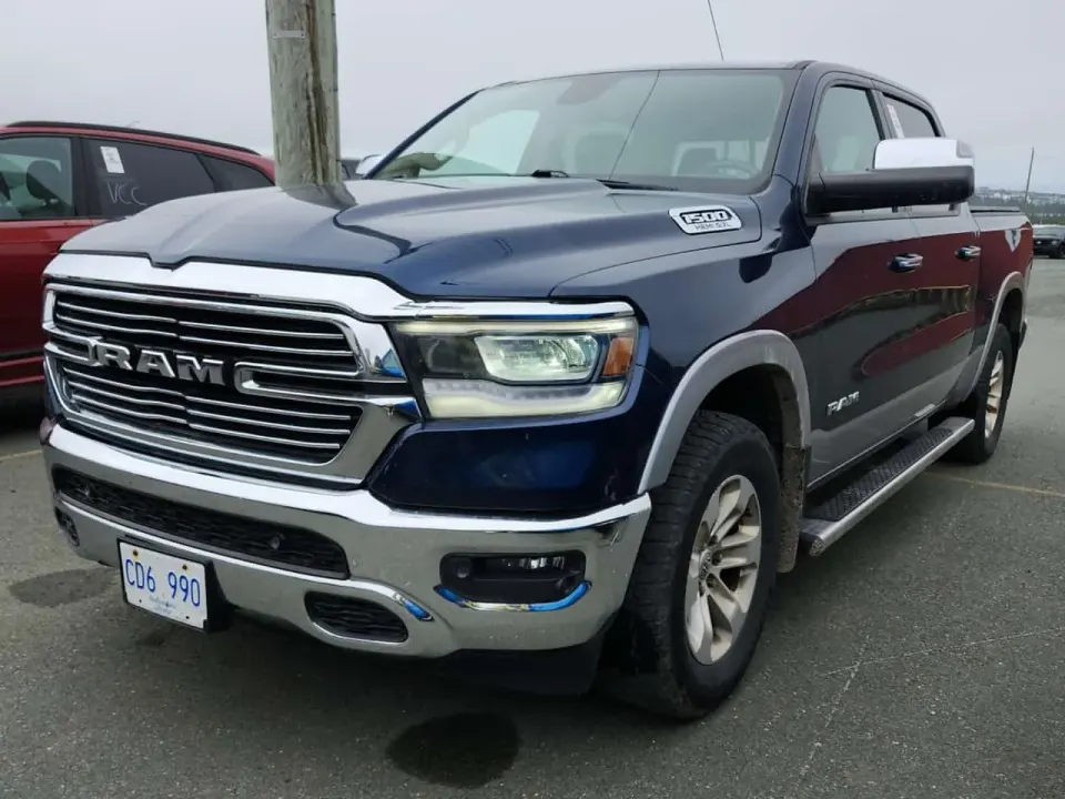 Dodge RAM 1500 4x4 Crew Cab 5'7" Box Laramie Crew Cab Short Bed 2019