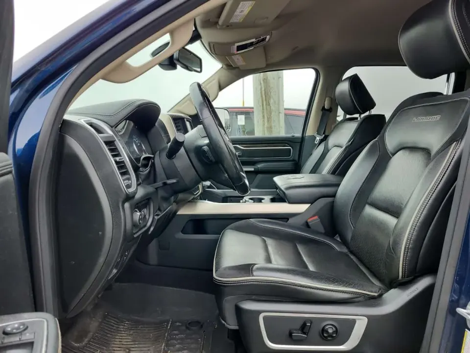 Dodge RAM 1500 4x4 Crew Cab 5'7" Box Laramie Crew Cab Short Bed 2019