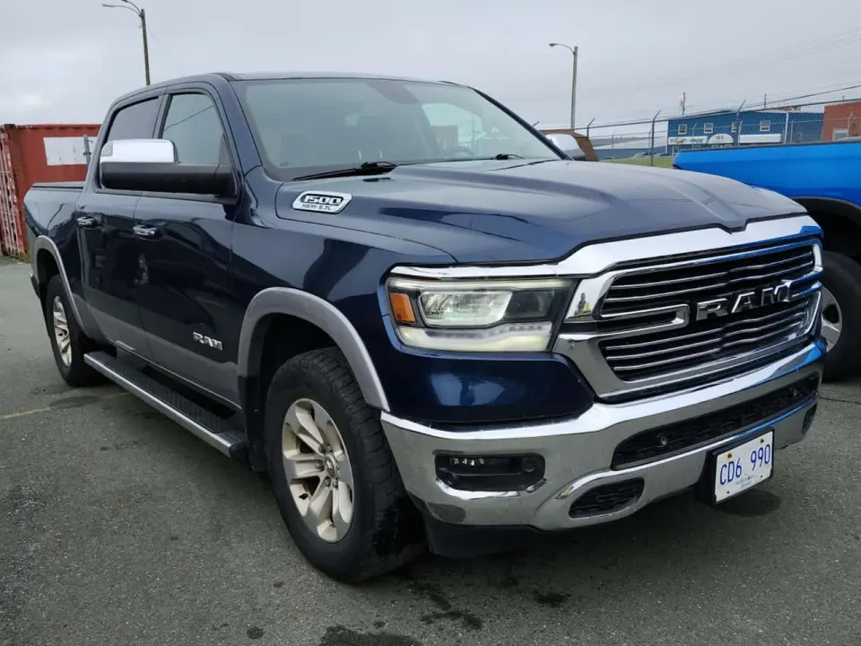 Dodge RAM 1500 4x4 Crew Cab 5'7" Box Laramie Crew Cab Short Bed 2019