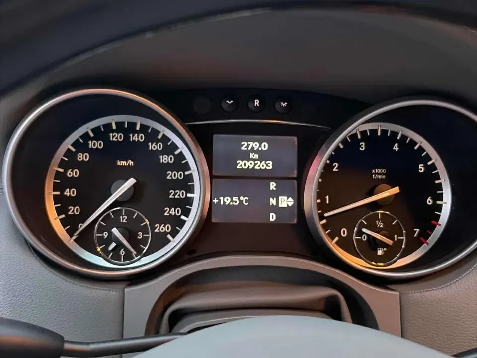 Mercedes-Benz GL 550 2011