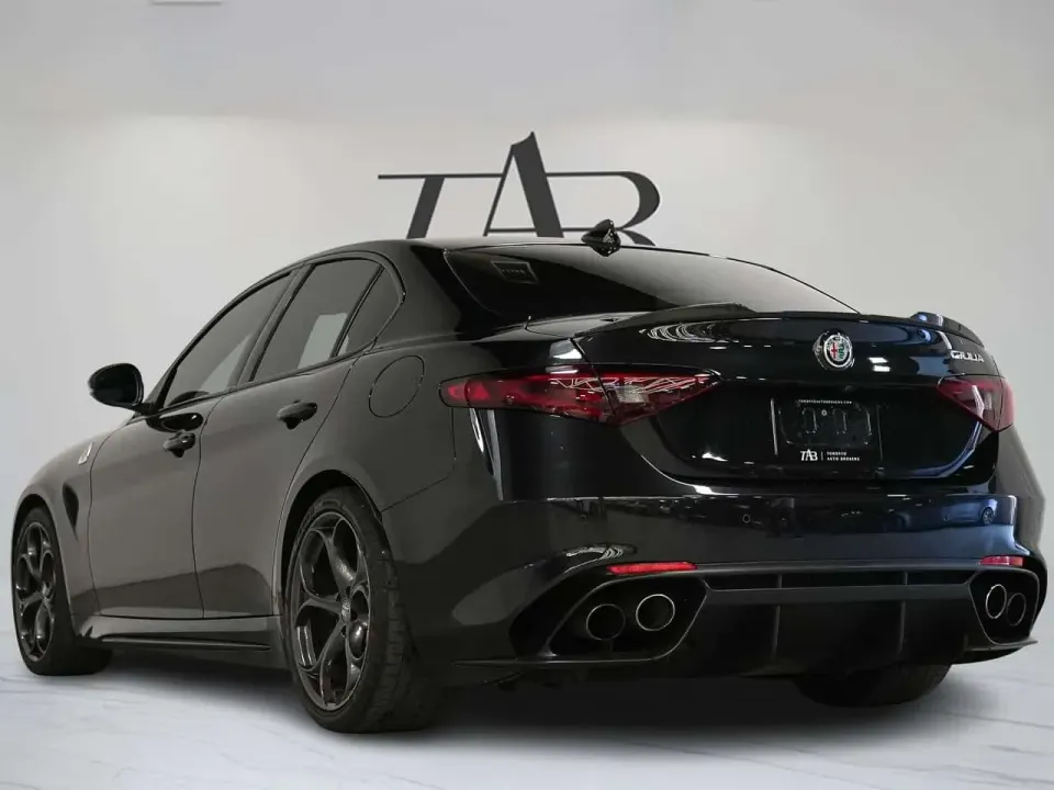 Alfa Romeo Giulia QUADRIFOGLIO | HARMAN KARDON | CARBON FIBER 2022