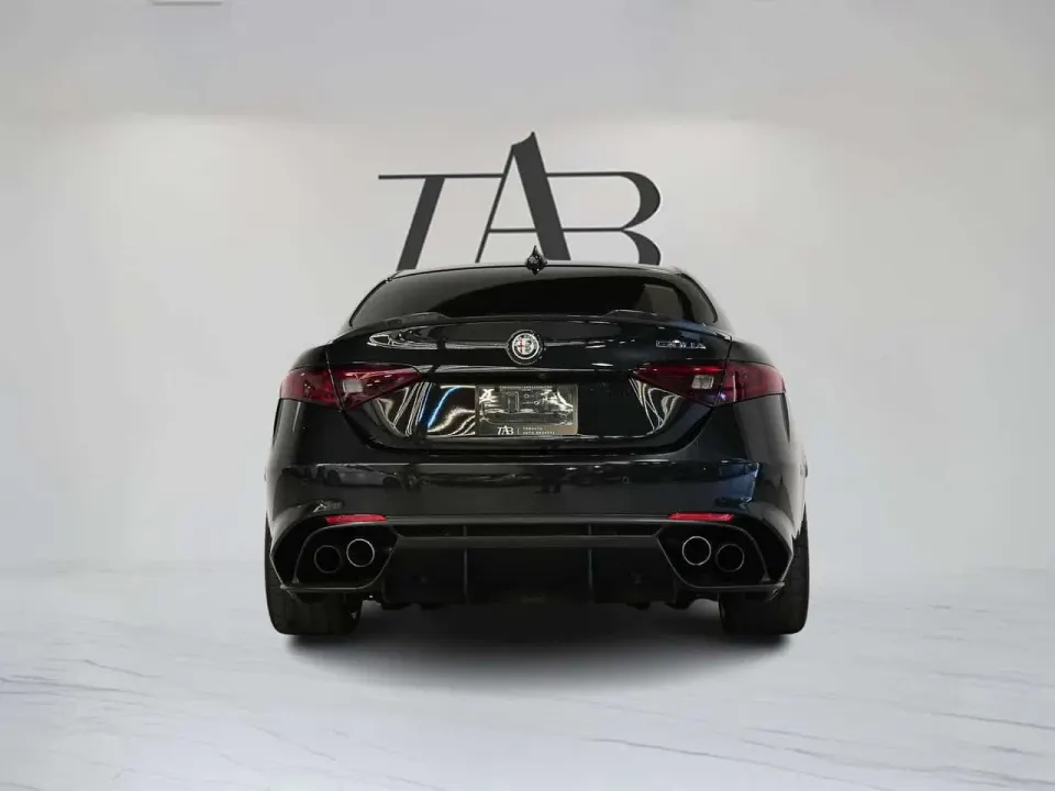 Alfa Romeo Giulia QUADRIFOGLIO | HARMAN KARDON | CARBON FIBER 2022