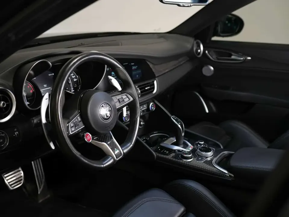 Alfa Romeo Giulia QUADRIFOGLIO | HARMAN KARDON | CARBON FIBER 2022