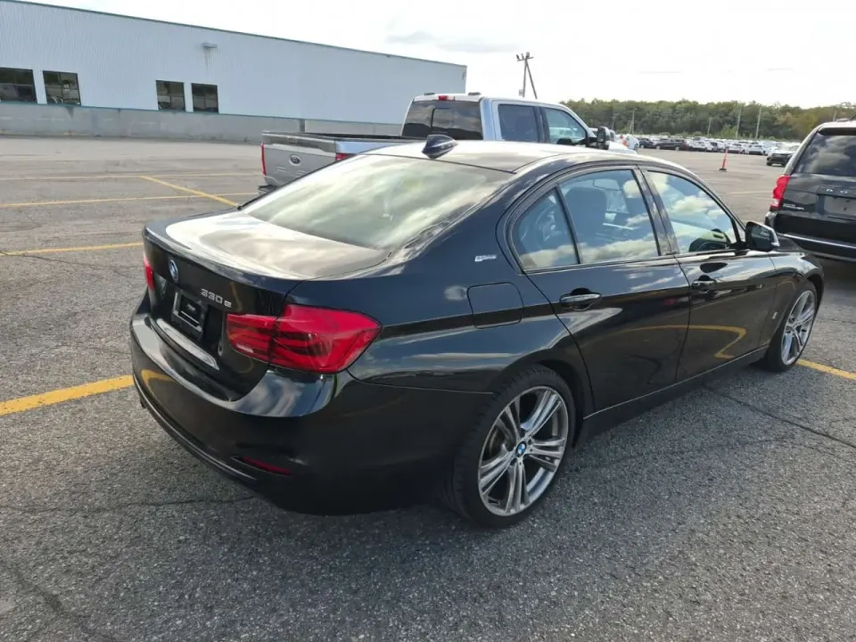 BMW 330E 2017