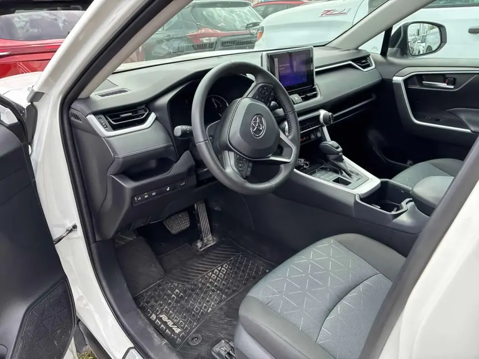 Toyota Rav4 XLE 2025