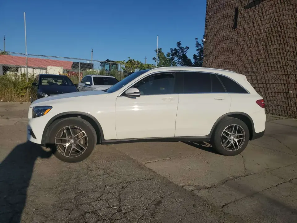 Mercedes-Benz 4MATIC 4dr GLC 300 2017
