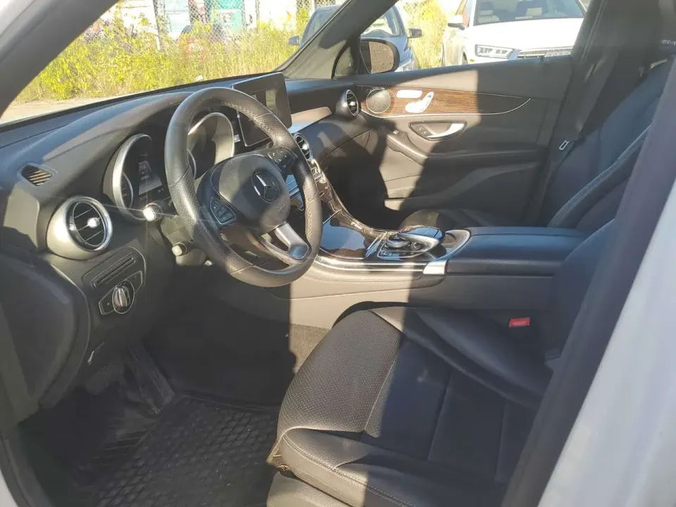 Mercedes-Benz 4MATIC 4dr GLC 300 2017