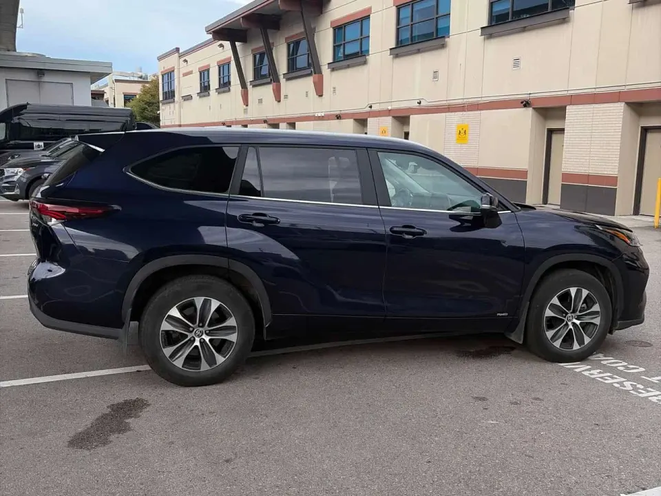 Toyota Highlander Hybrid XLE 2025