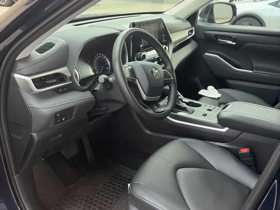 Toyota Highlander Hybrid XLE 2025