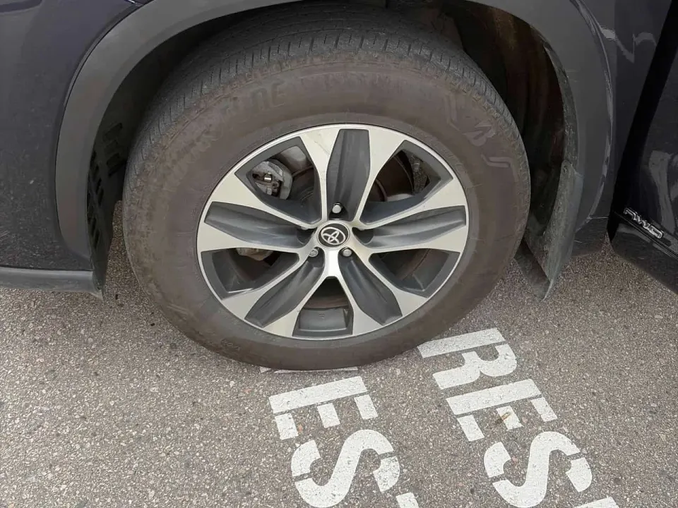 Toyota Highlander Hybrid XLE 2025