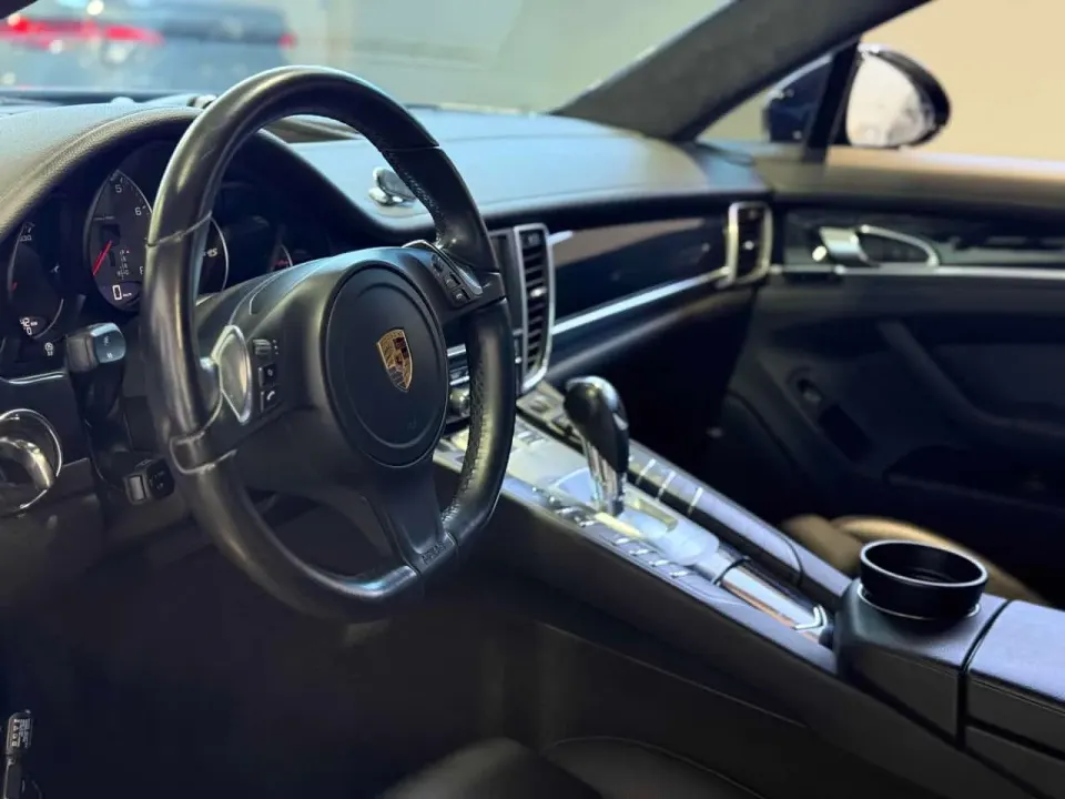 Porsche Panamera 4dr HB 2016