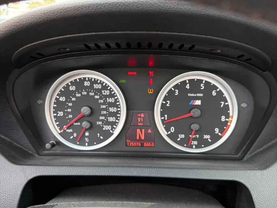 BMW 2dr Cabriolet M6 2007