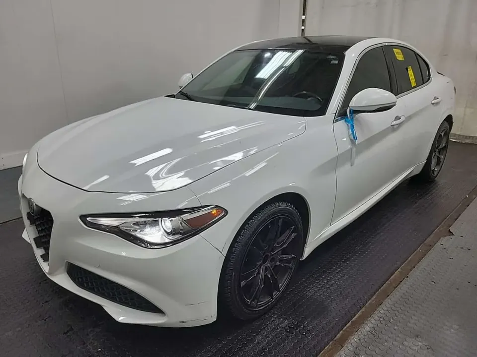 Alfa Romeo Giulia 4DR SDN AWD 2017