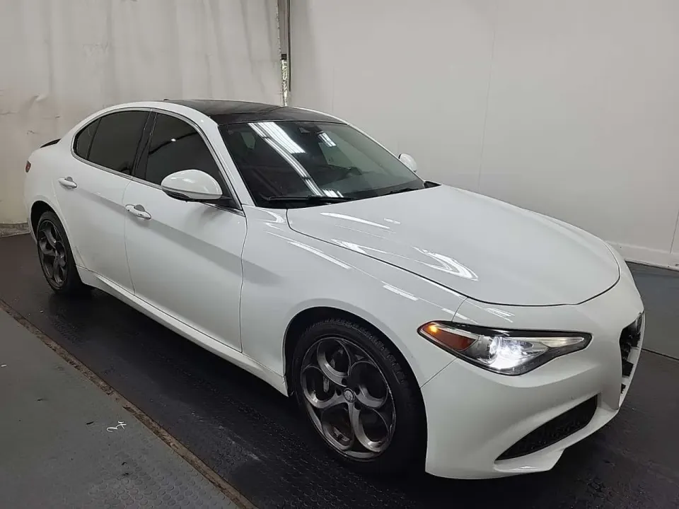 Alfa Romeo Giulia 4DR SDN AWD 2017