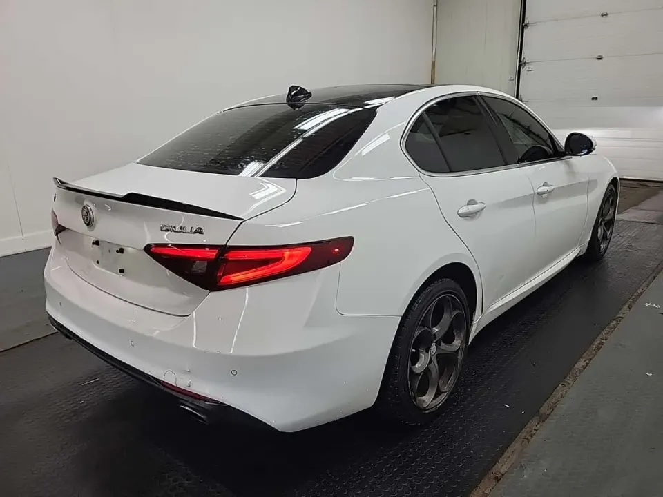 Alfa Romeo Giulia 4DR SDN AWD 2017