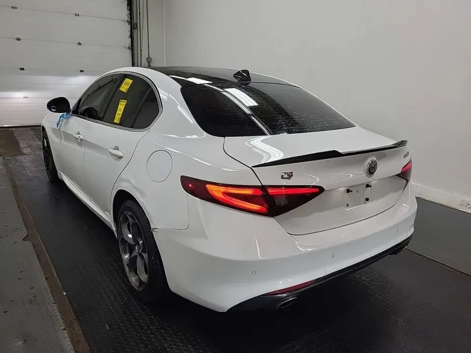 Alfa Romeo Giulia 4DR SDN AWD 2017