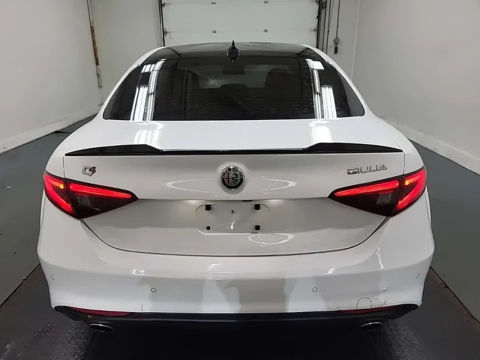 Alfa Romeo Giulia 4DR SDN AWD 2017